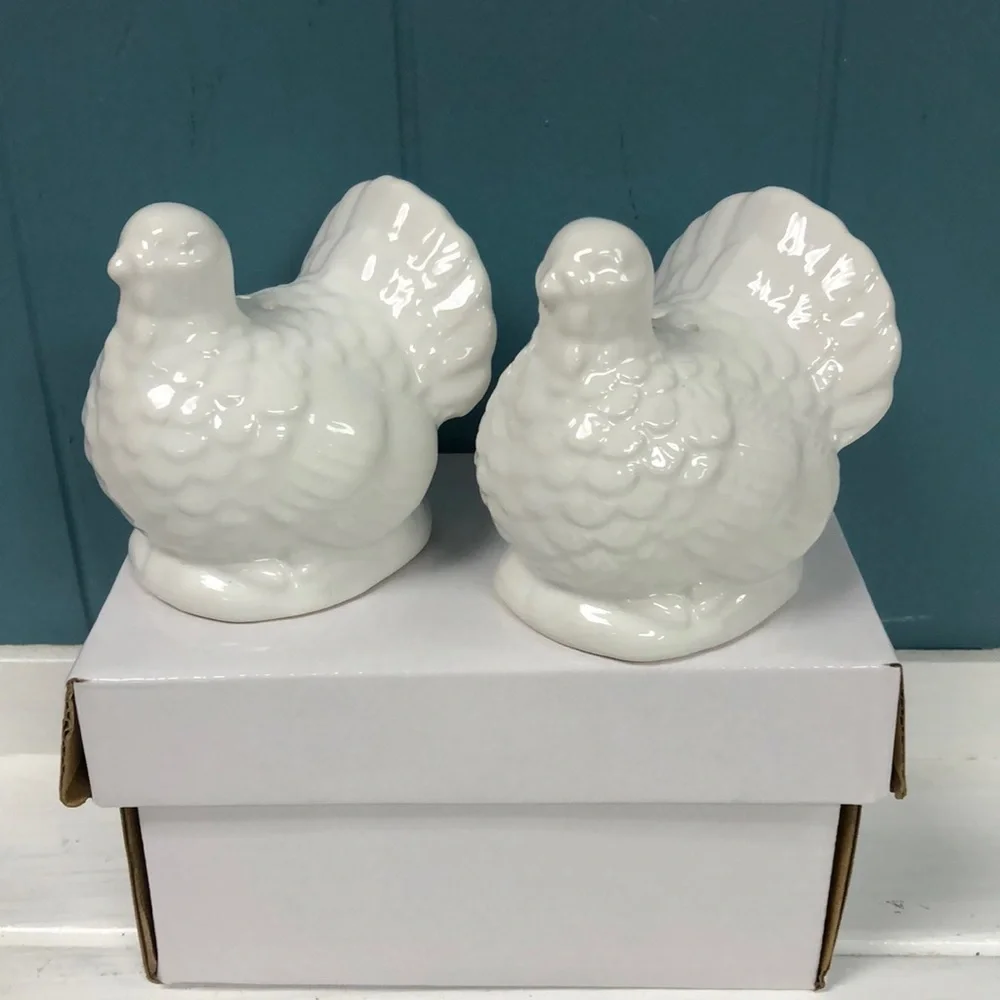 Set of white Turkey salt and pepper‎ shakers thanksgiving